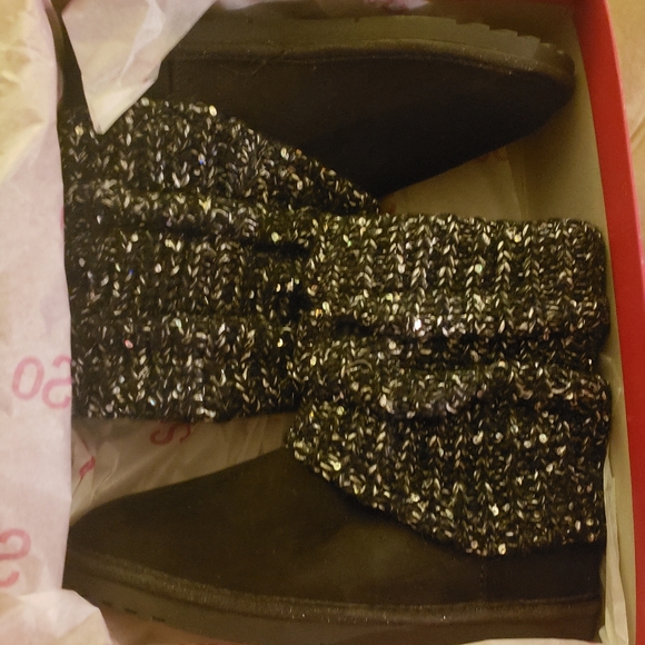 Girls size 8 and 10/12 clothes size 3 shoes - Picture 12 of 15